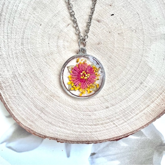 🌺Handmade Real Flower Necklace - Picture 3 of 5